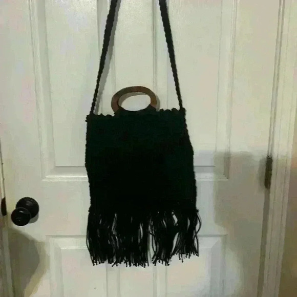 Danielle Nicole Crossbody knit, fringe, Crochet EUC wood handles - Picture 1 of 8